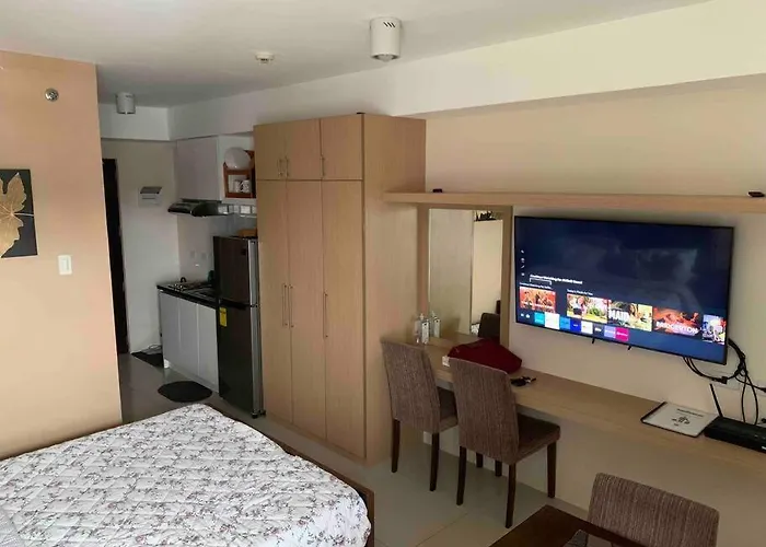 Unit Near Ayala And Sm With Free Netflix, And Youtube *